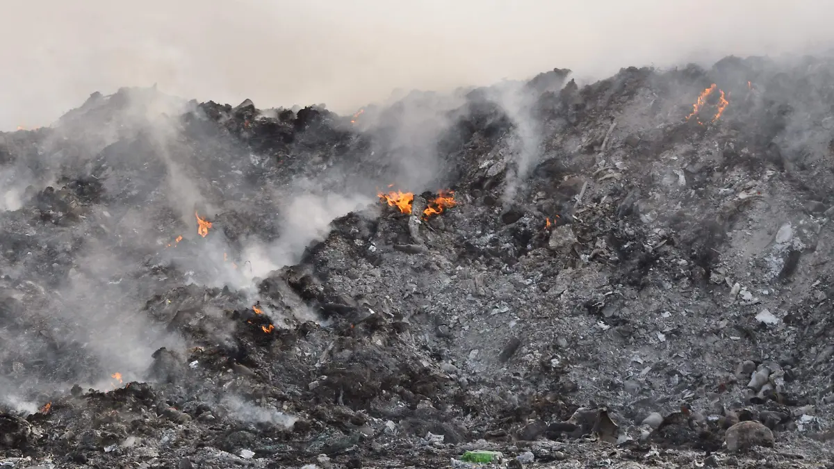 basurero quema en esta frontera