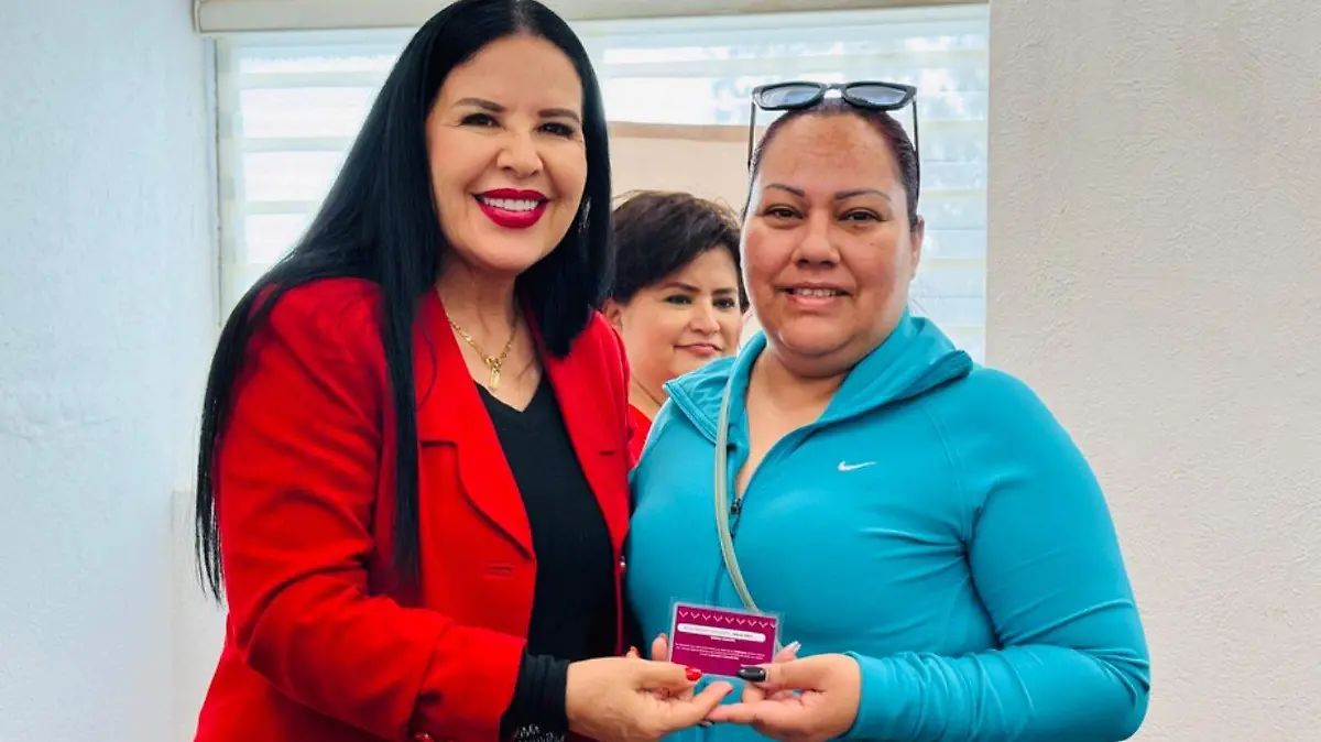 Impulsa DIF becas Por Amor para terapias en UBR
