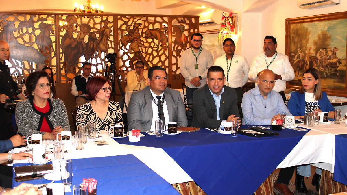 Conferencia del subdelegado del IMSS con Canacintra VF (1)