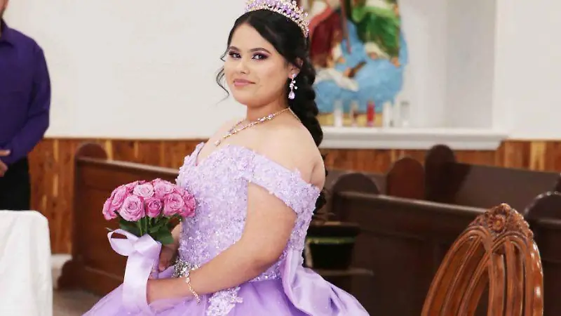 Celebran quince años de Carla Berenice Esparza Aguiluz