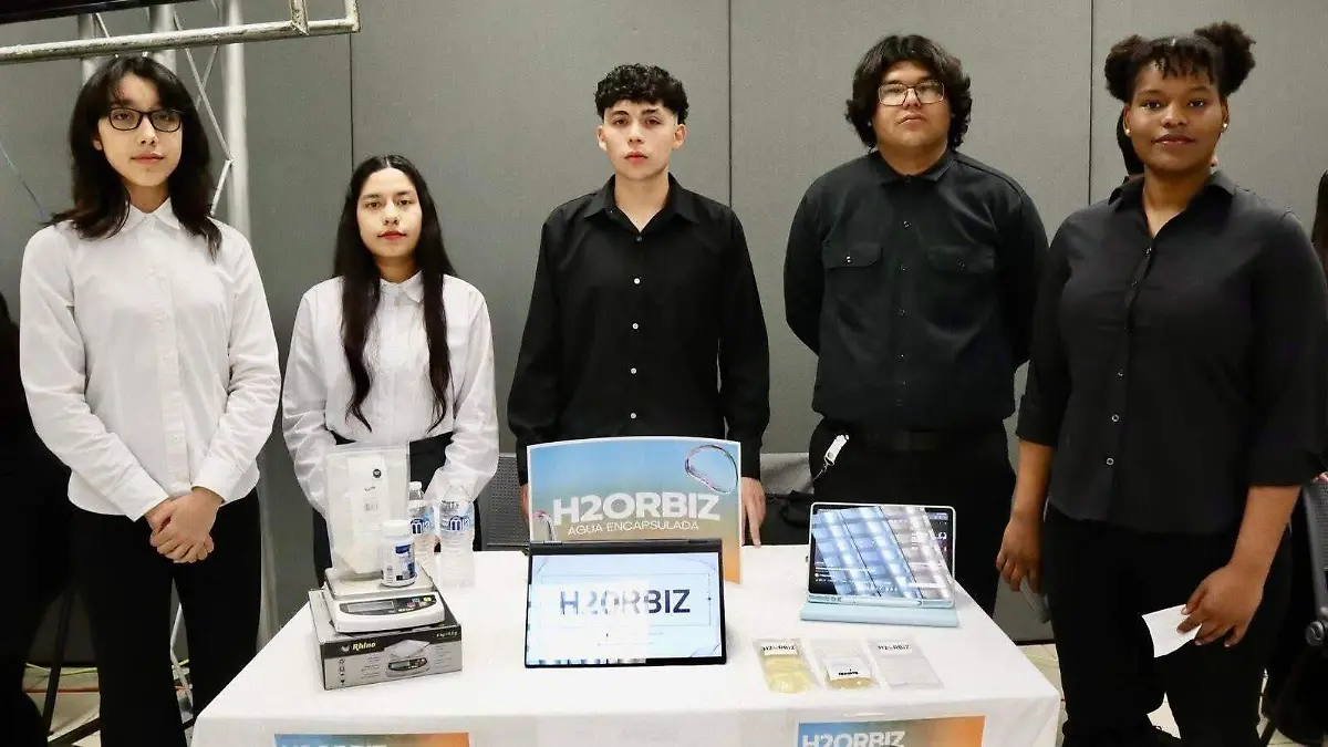 Estudiantes de la Universidad Tecnológica de San Luis crean envase de agua comestible (2)
