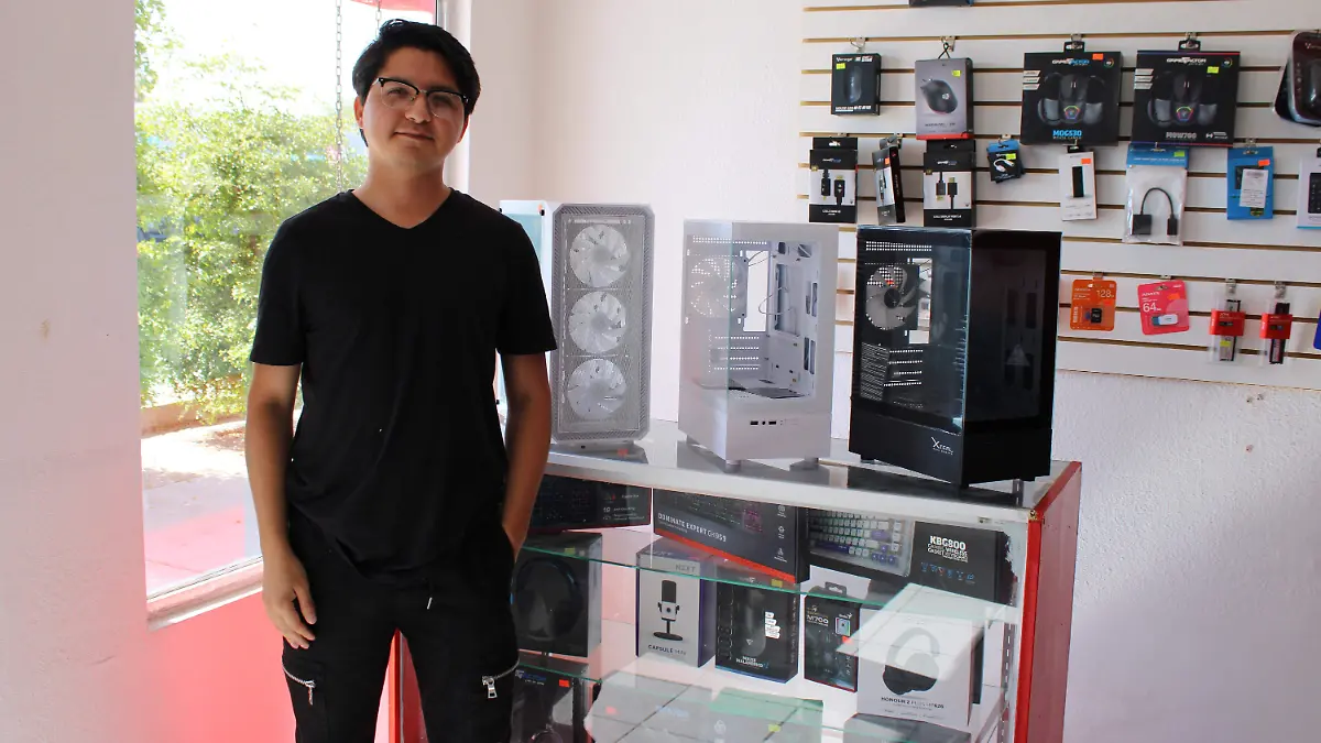 Paul Acosta emprendedor gana tercer lugar de concurso (7)