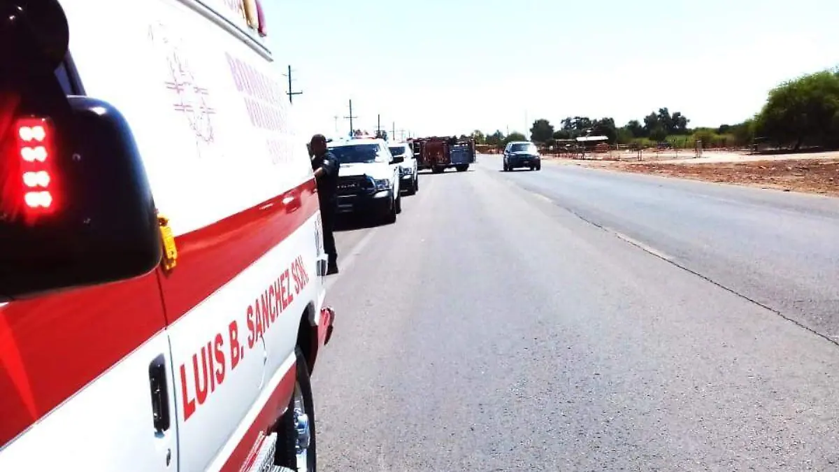 auxilian bomberos a niña arrollada