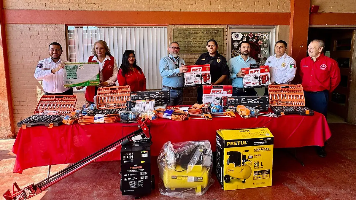 Entrega de equipo a bomberos VF (3)