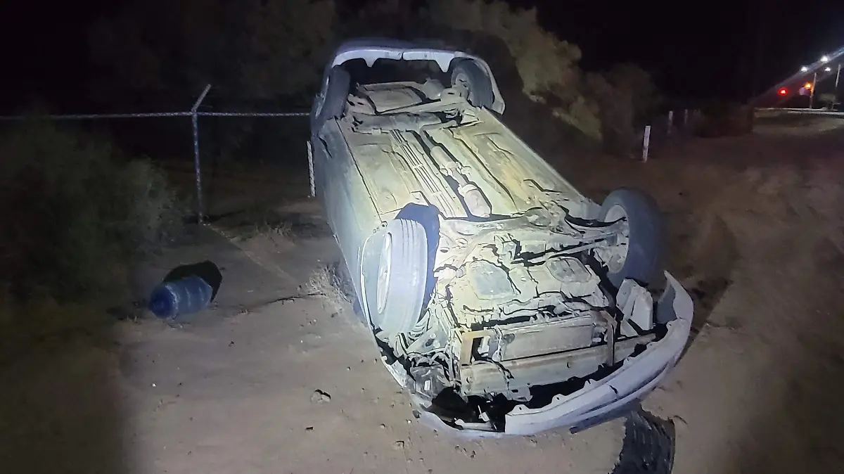 vuelca auto en el Golfo