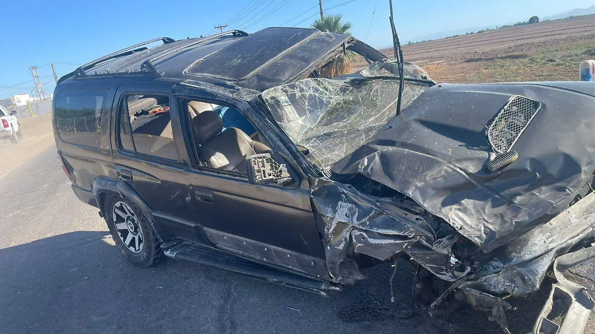 Policía herido al chocar