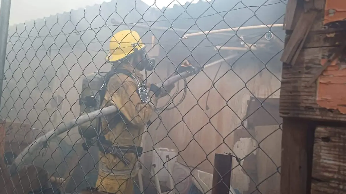 Apagan incendio en el valle