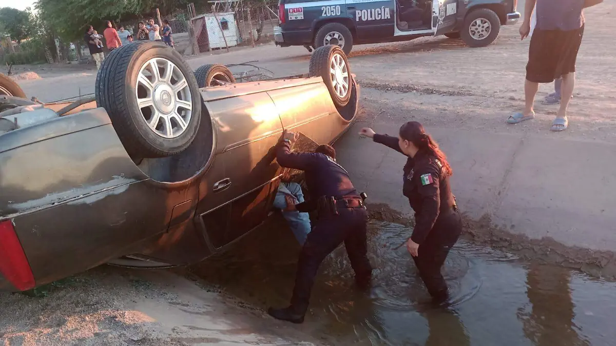 Rescatan a hombre accidentado