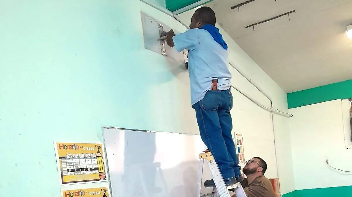 En la escuela primaria Manuel López Barba la SEC instaló los aires acondicionados que se robaron (4)