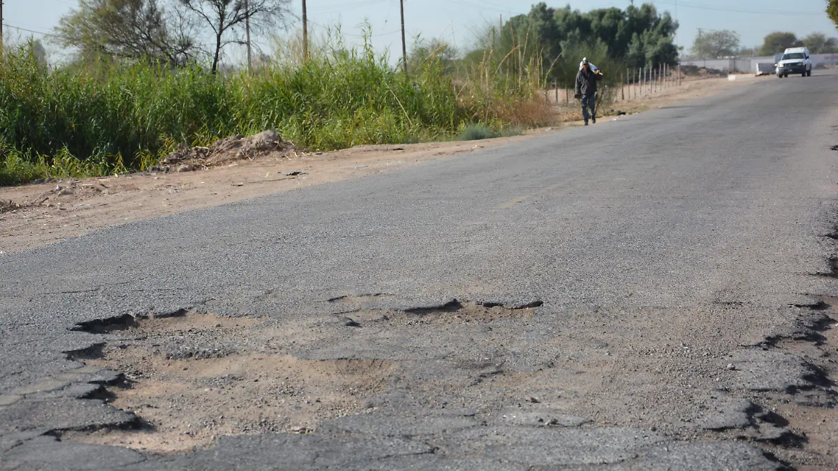 A pesar de los arreglos que han hecho en la carretera principal del valle, las quejas de los agricultores VF (1)