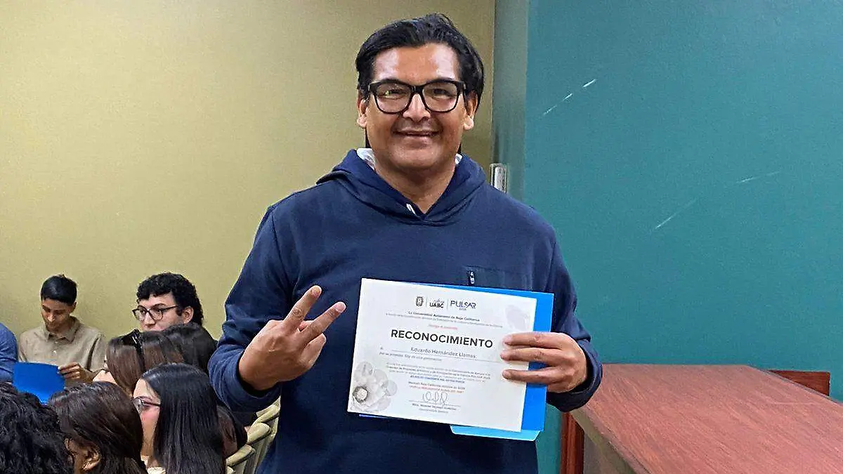 Reconocen al actor sanluisino Eduardo Hernández (3)