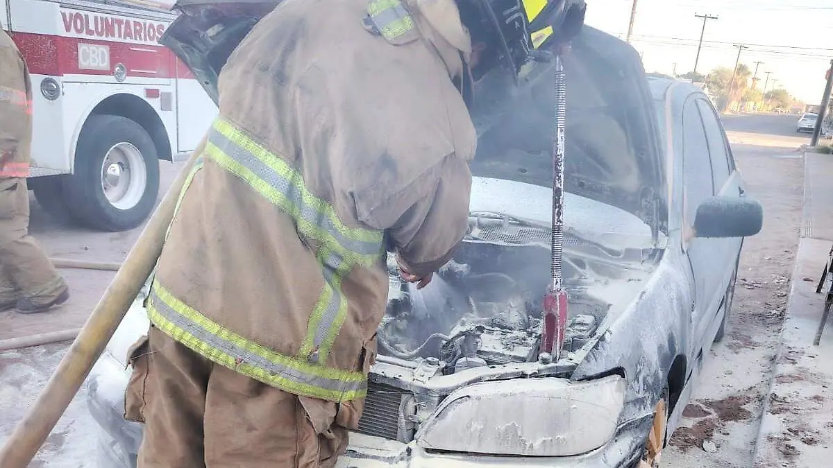 se incendia auto