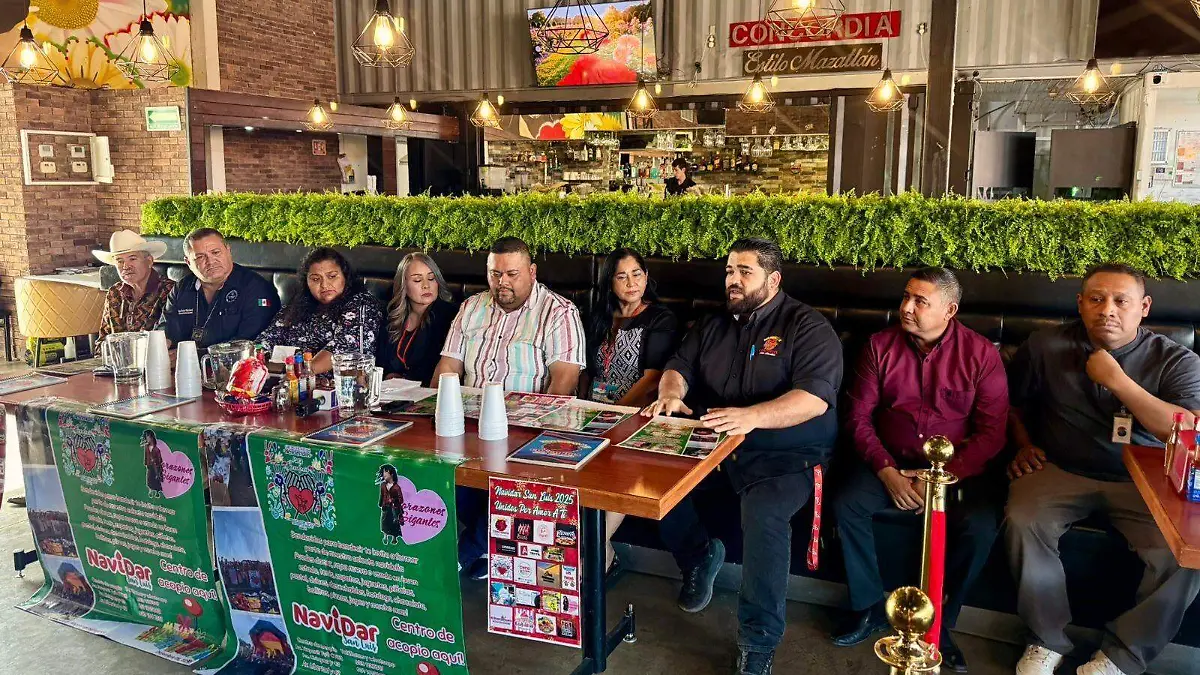 Conferncia para centrode acopio regalos navideños (4)