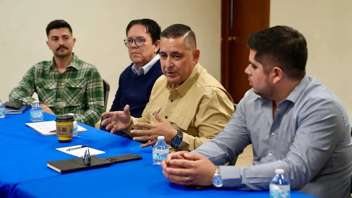 Ricardo lugo se reune con empresarios (4)