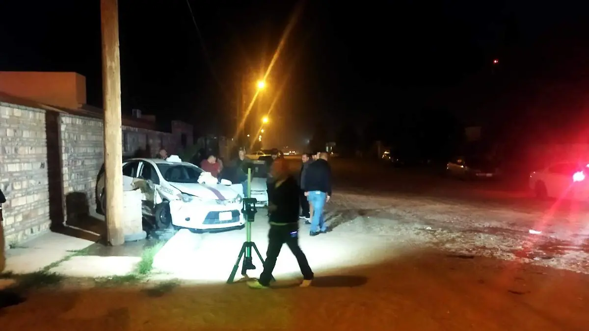 Taxista y pasajeras lesionadas en fuerte choque