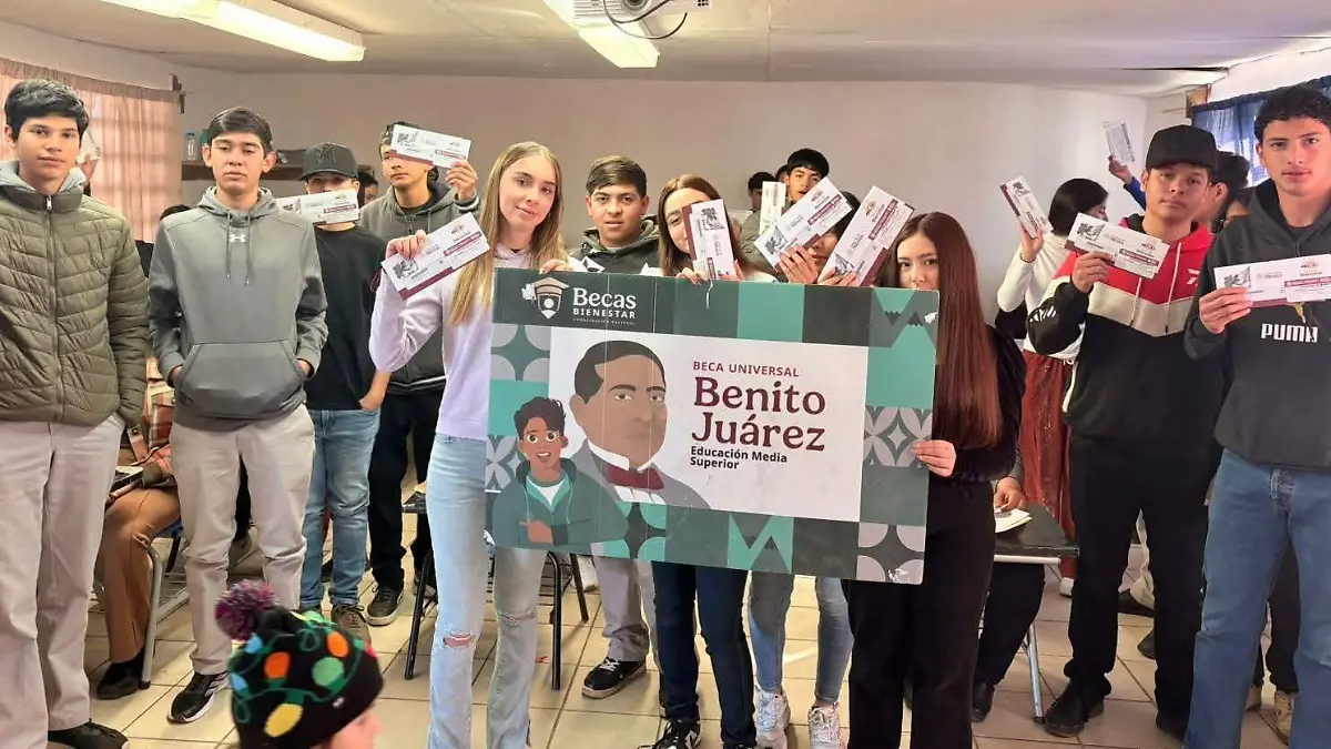 Alumnos del Cecytes reciben tarjetas de la beca universal (4)