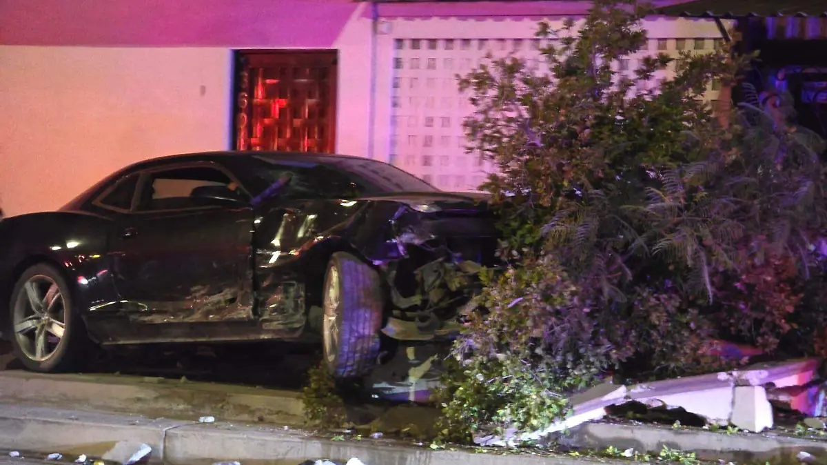 Se estrella contra objetos fijos