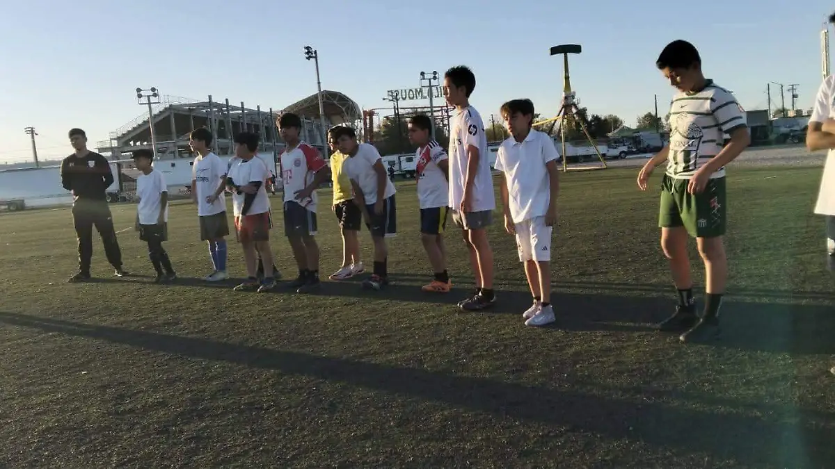 La práctica no se detiene en el fútbol juvenil 