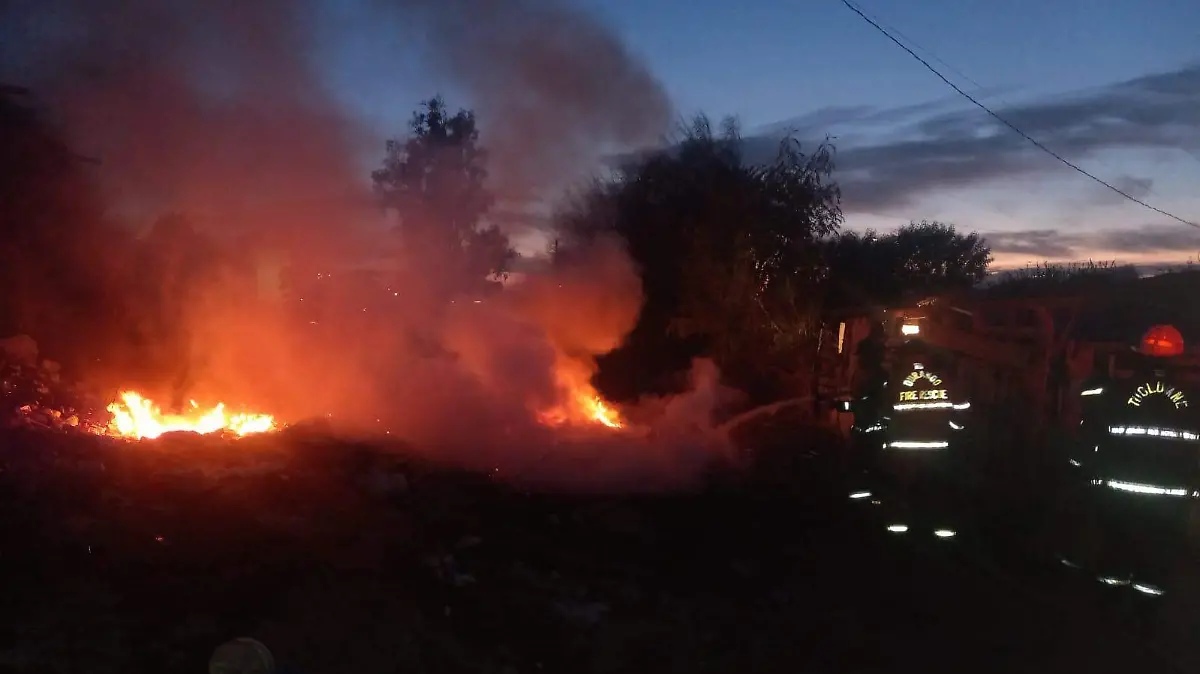 prenden fuego a basurero clandestino