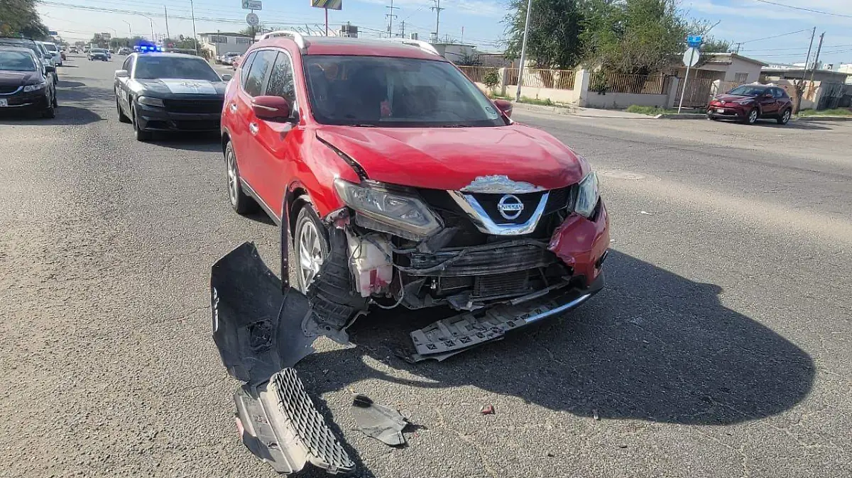 fuerte choque en peligroso crucero