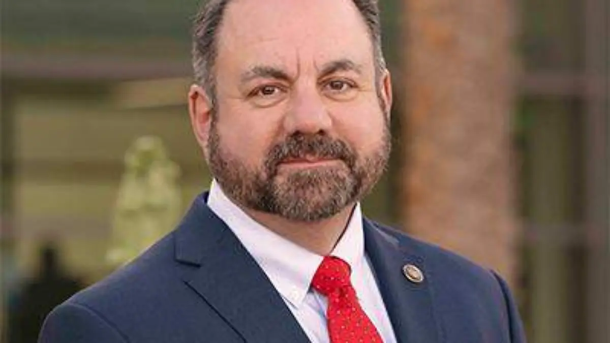 El alcalde de Yuma Douglas Nichols