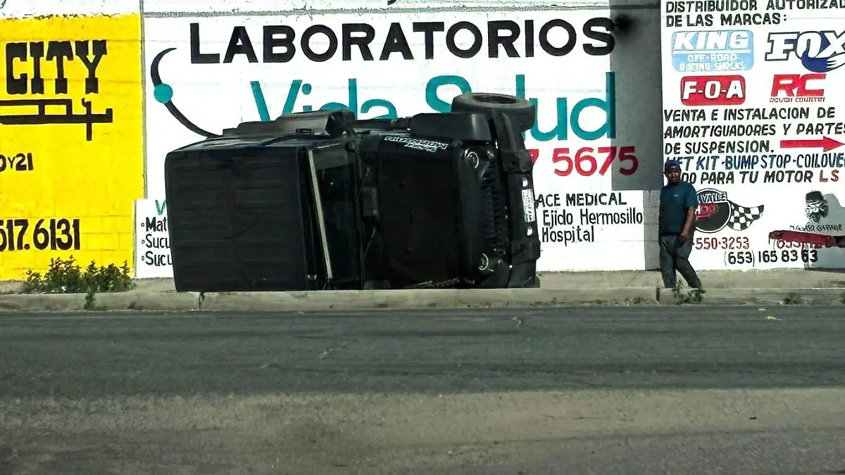 VUELCA AL SER CHOCADO