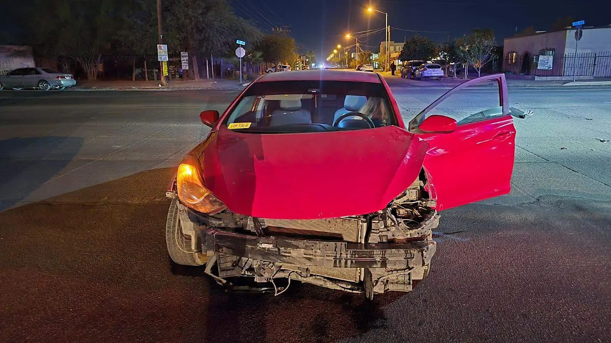 Reciben primeros auxilios conductores