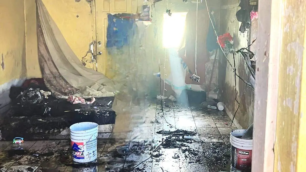 Daños totales en un cuarto por incendio