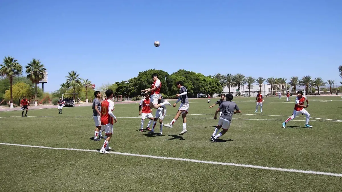 Estudiantes del plantel local del Cobach se preparan para participar en la etapa regional de los Juegos Deportivos Estudiantiles (Cobachada) 2025 que tendrá como sede Caborca el próximo 20 (1)