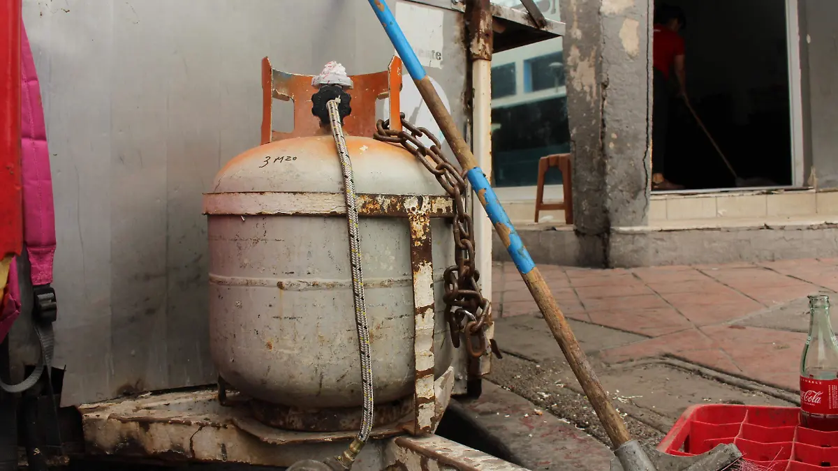 Tanques de gas - Mike Acosta (11)