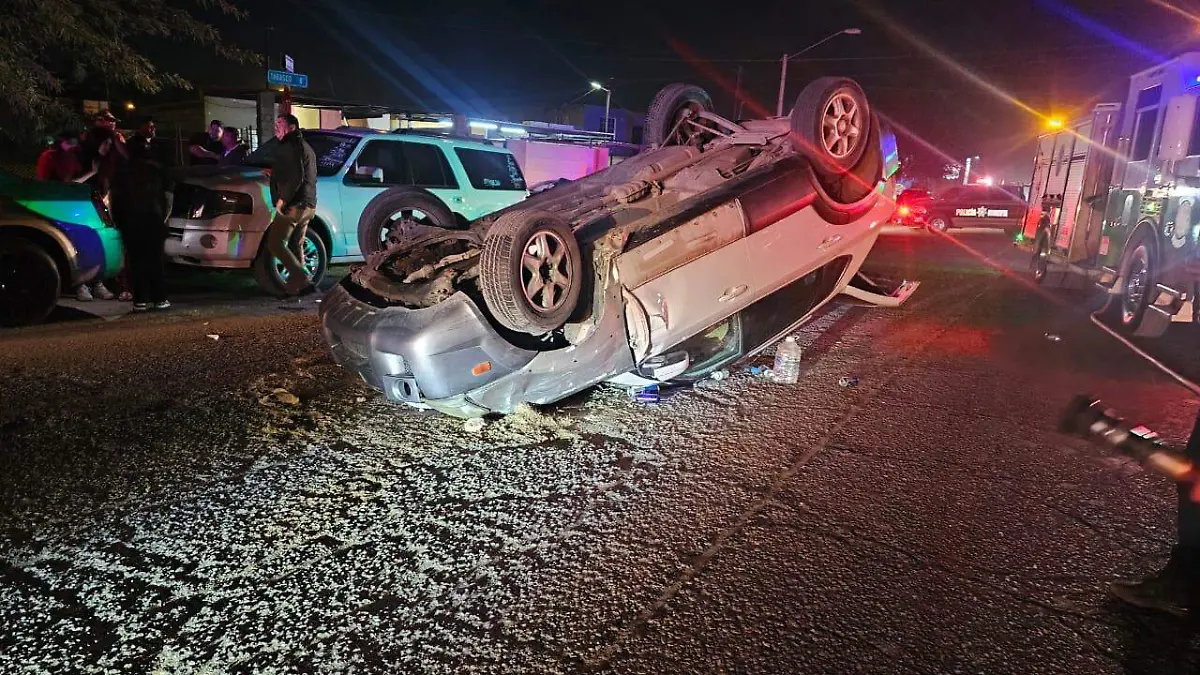 MUJER LESIONADA EN VOLCADURA