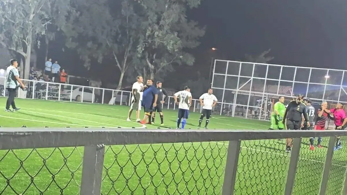 Vetan a futbolista agresivo