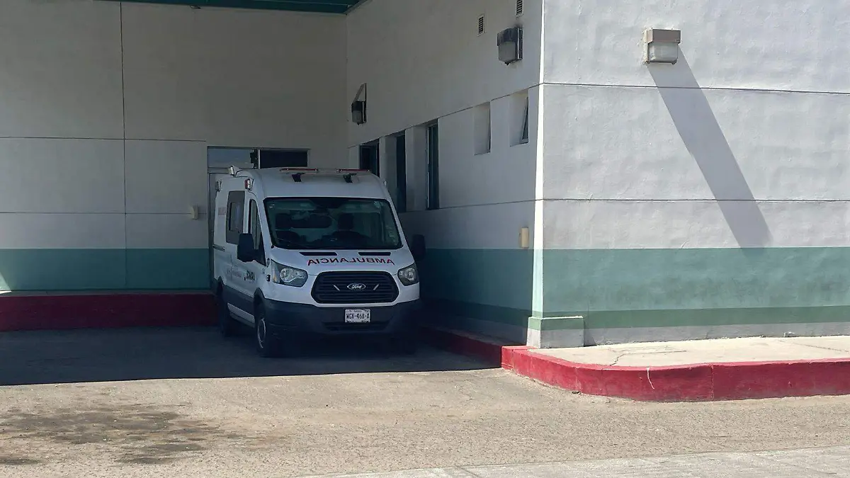 Buscan familiares de mujer que murió