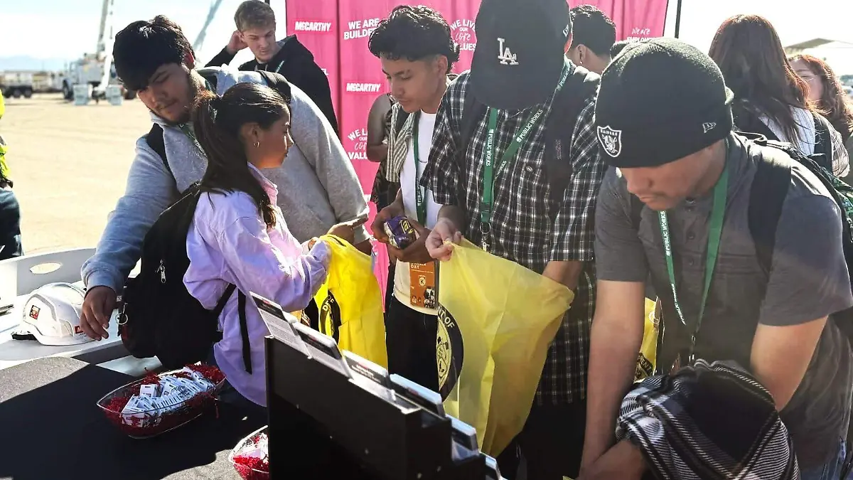 Feria del empleo en Yuma (3)