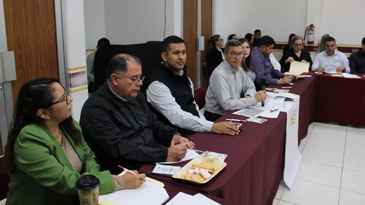 Promueven oferta educativa de la UES 