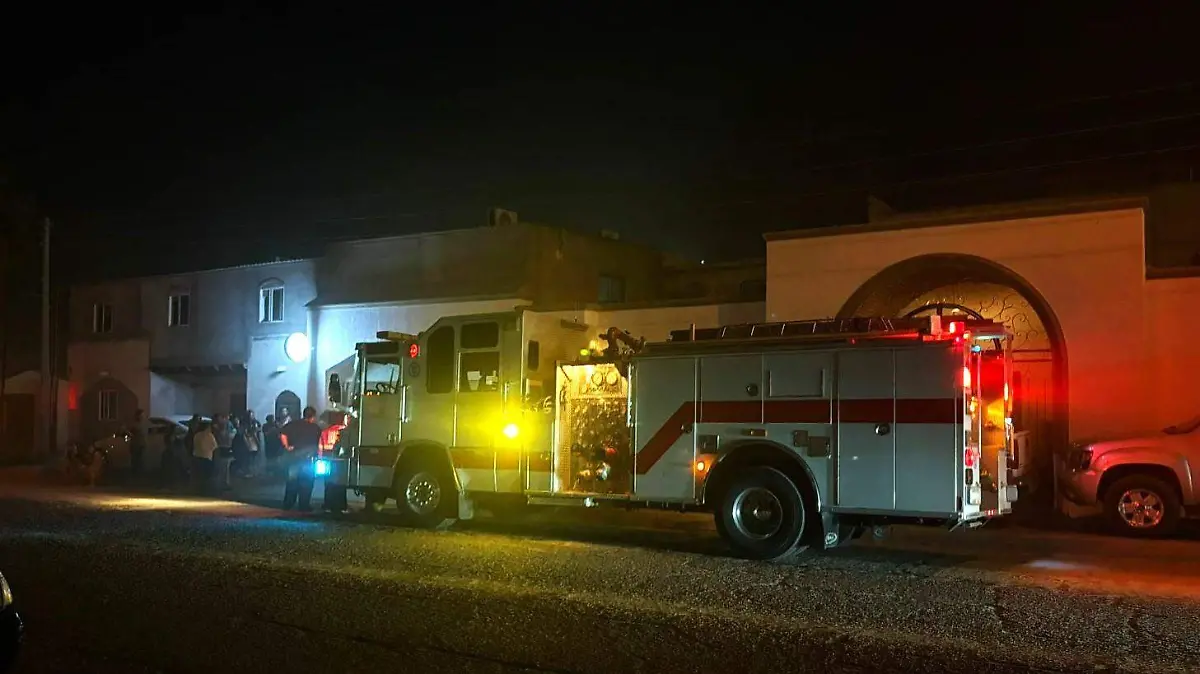 Incendio en albergue combatido por habitantes