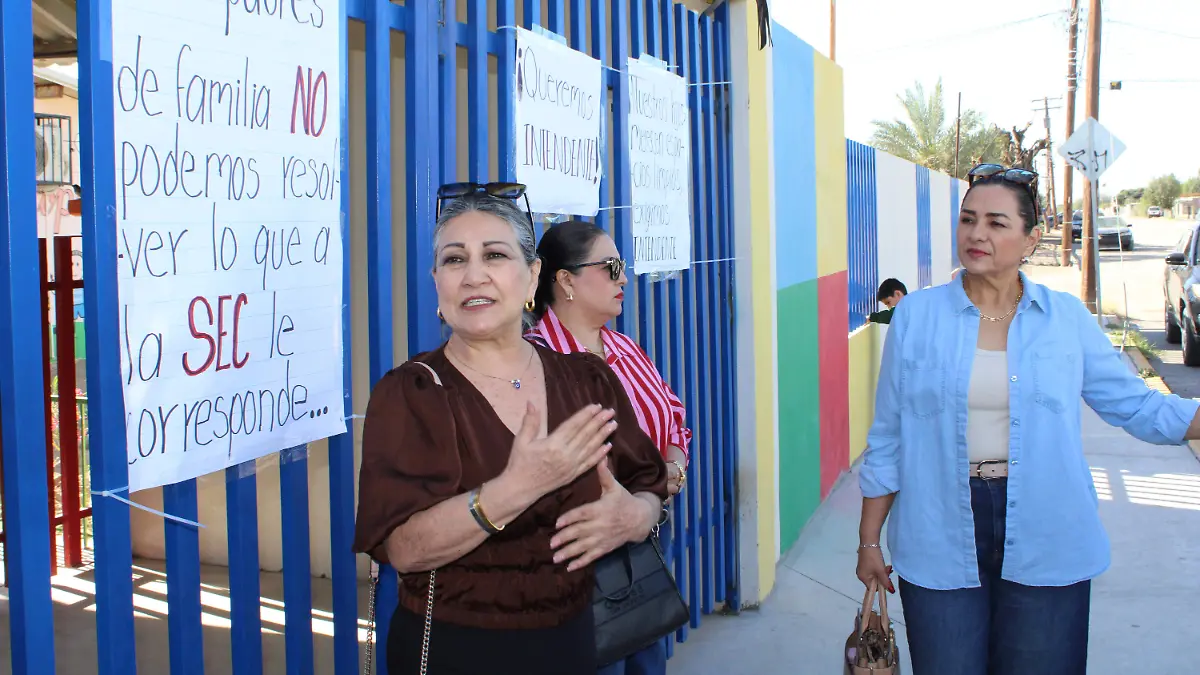 Padres de familia toman Jardín de Niños
