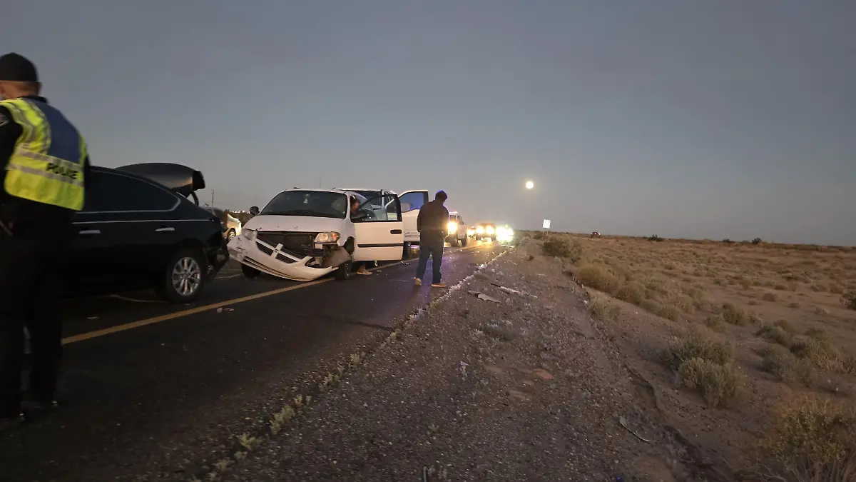 Cuatro vehículos chocan frente a prisión de eu