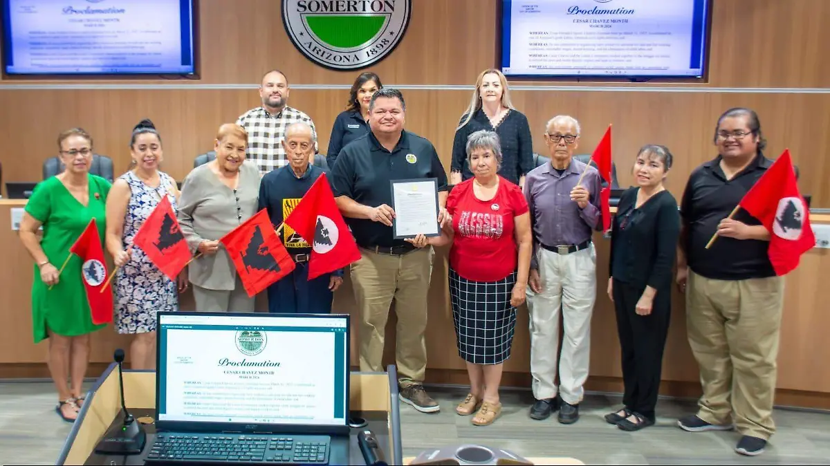 El alcalde de Somerton Gerardo Anaya hizo el reconocimiento al Programa de Inmunización (2)