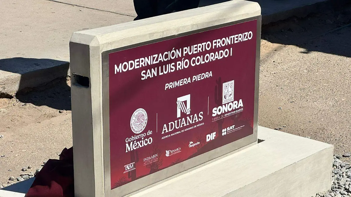 Primera piedra aduana