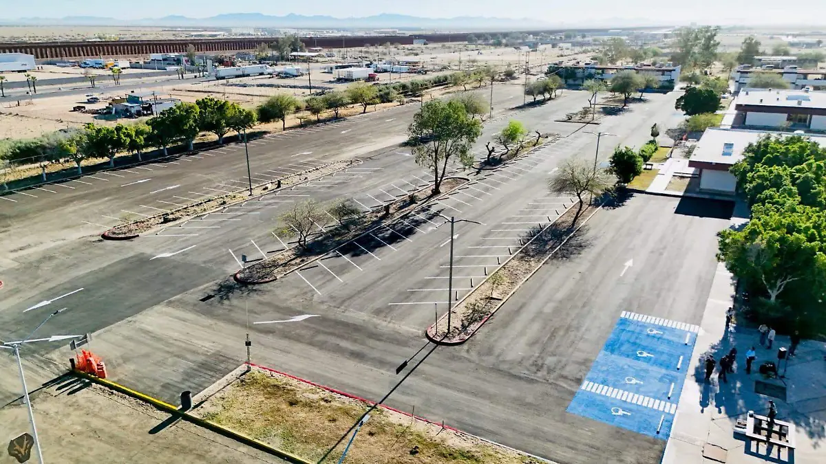 Inauguran estacionamiento de UES (1)