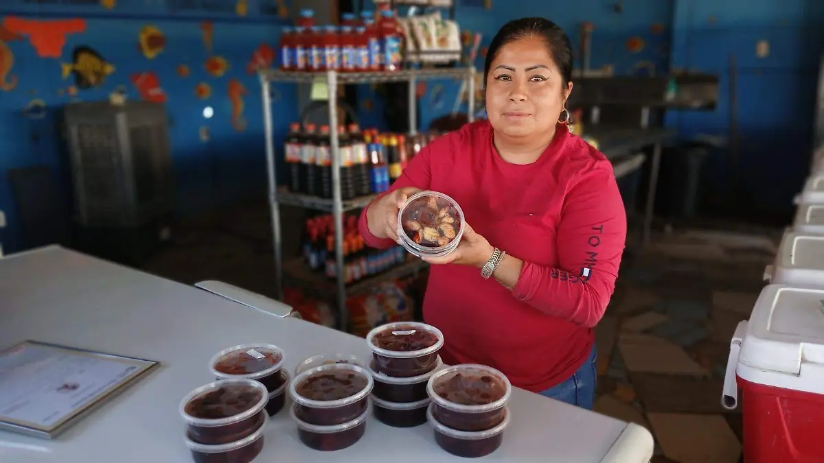 Tania Madrigal elabora tamarindos (2)