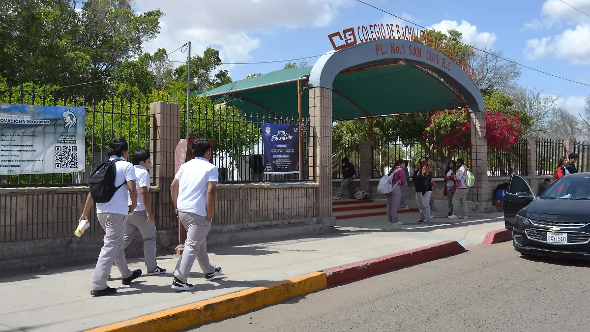 Convocan a ingresar a preparatoria (5)