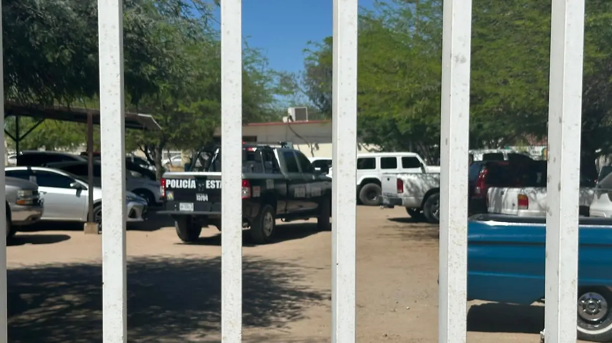 Moviliza a la policía alumna con pistola de utilería