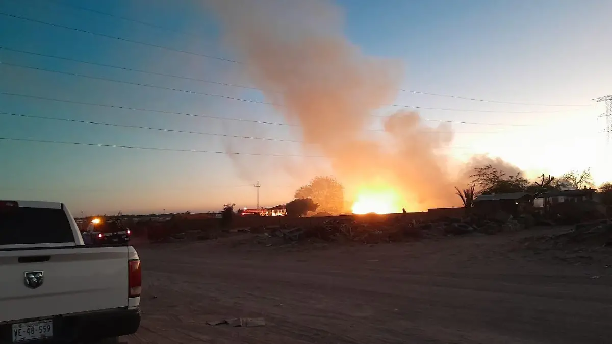 FUERTE INCENDIO EN FABRICA DE LADRILLO