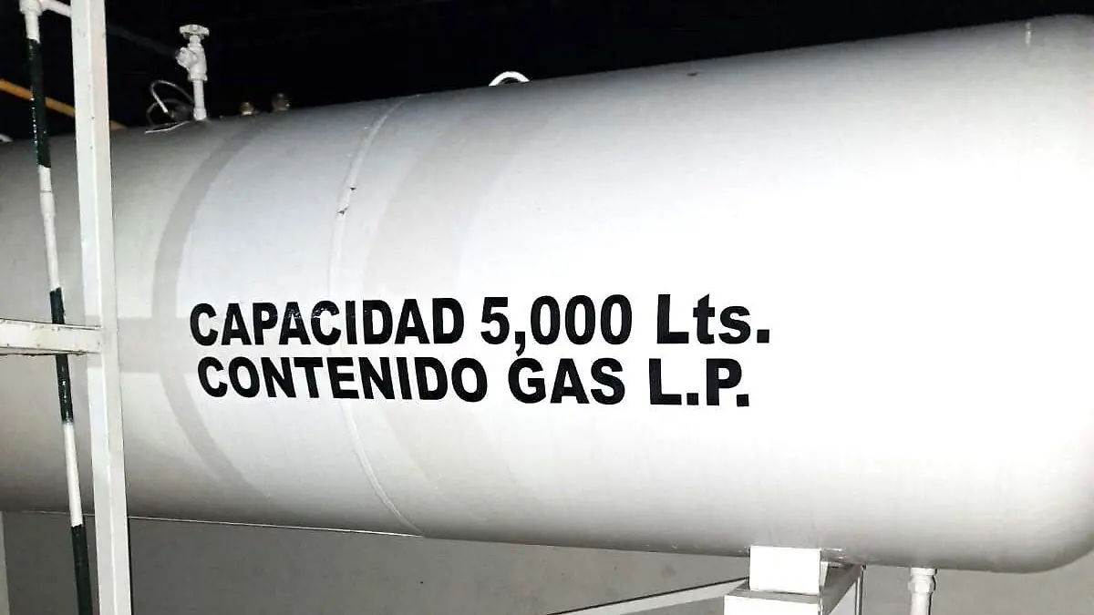 Controlan escape de gas los bomberos