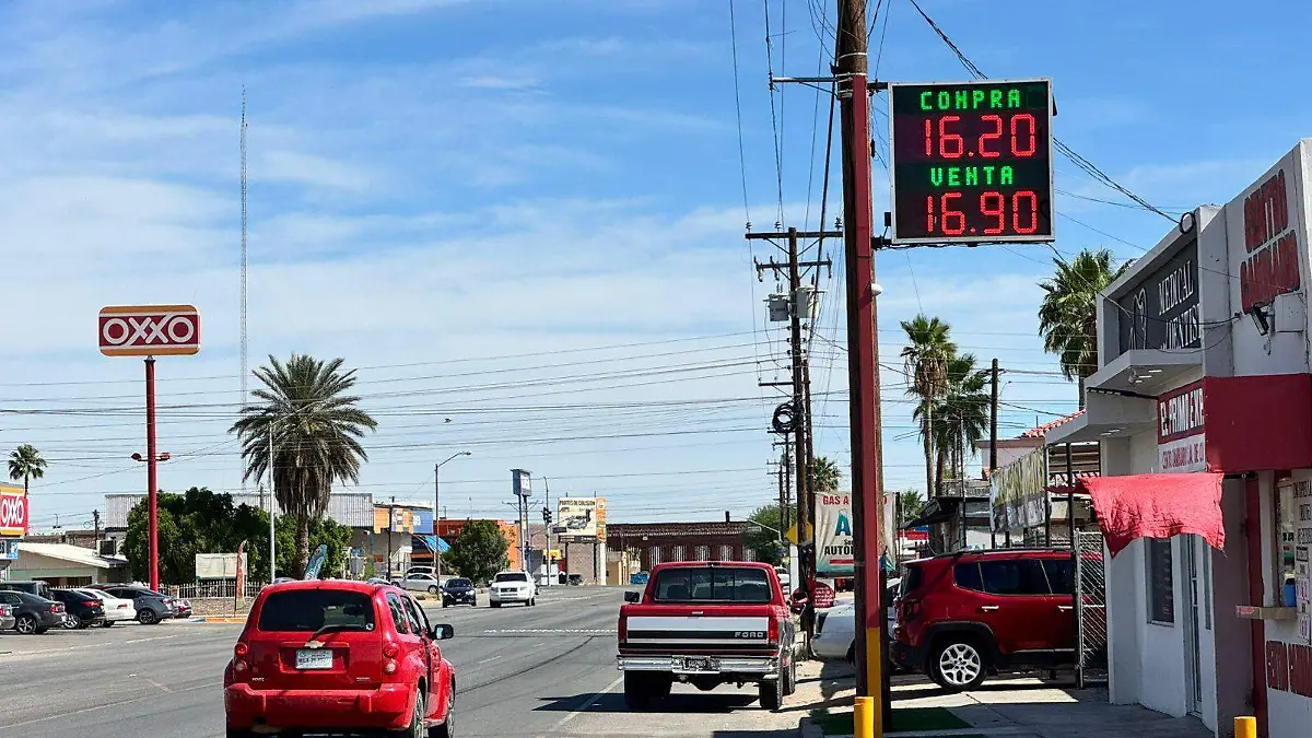 El dólar rompió la barrera de los 17 pesos VF (3)