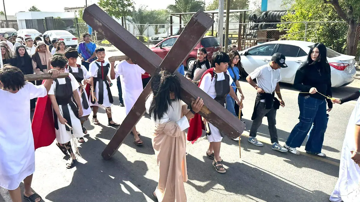 esenifican la pasión de Cristo VF (2)