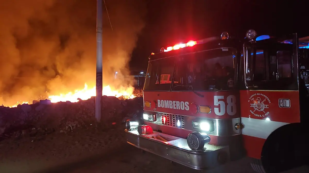 Apagaron incendio en basurero clandestino