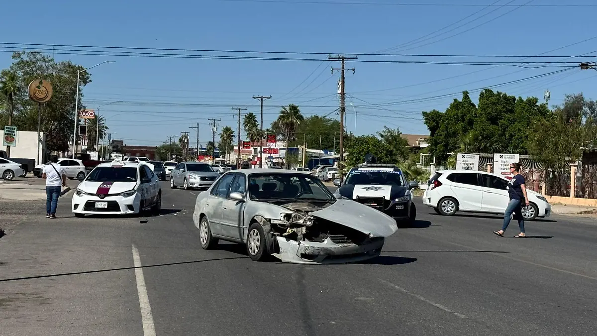 aparatoso choque en peligroso crucero